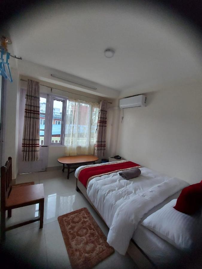Om Bramha Hotel كاتماندو المظهر الخارجي الصورة